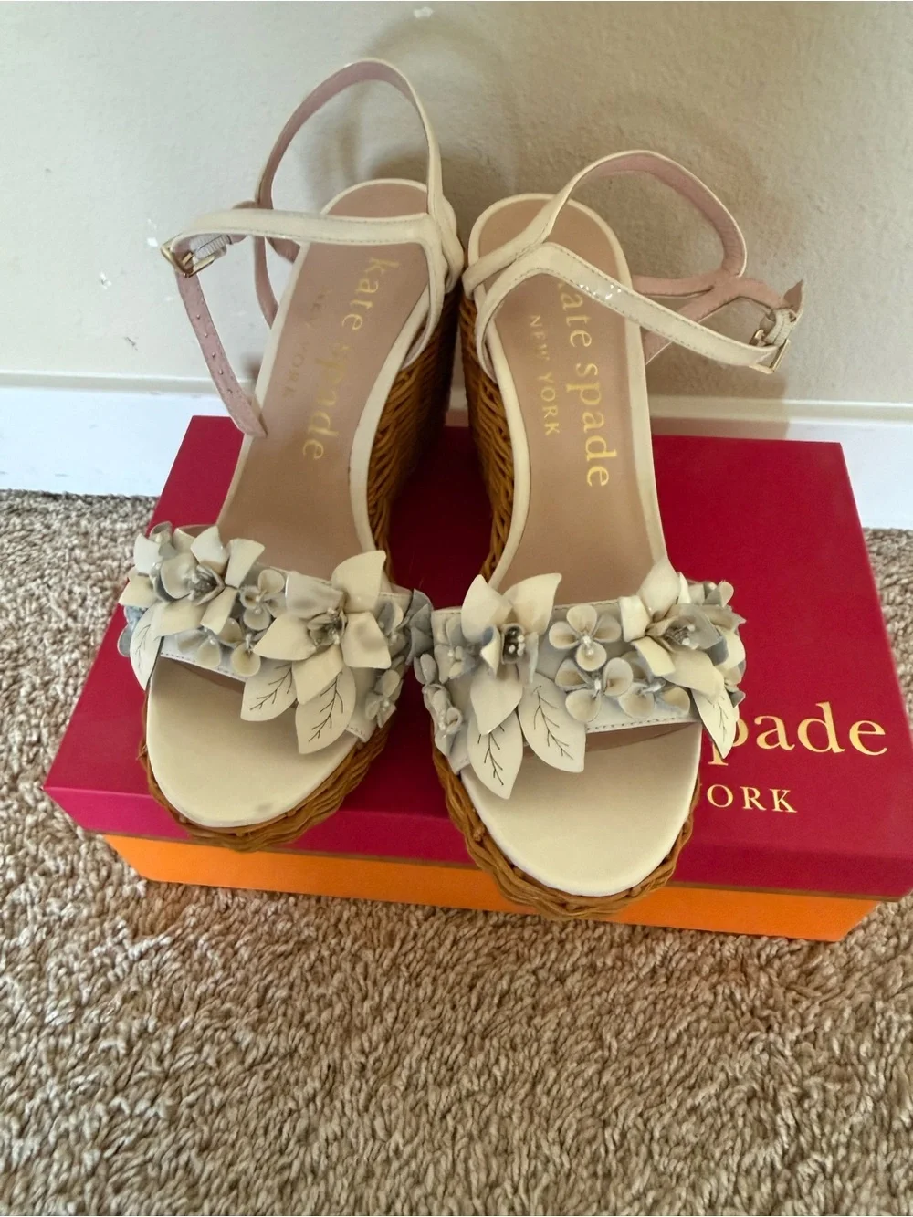 Kate Spade New York Fiori wicker wedge. Size 8
